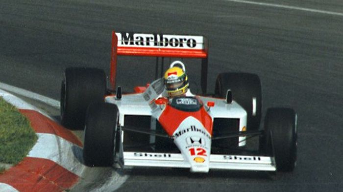 Ο Senna κέρδισε το πρώτο του πρωτάθλημα στην F1 το 1988, οδηγώντας την εικονιζόμενη McLaren MP4/4.